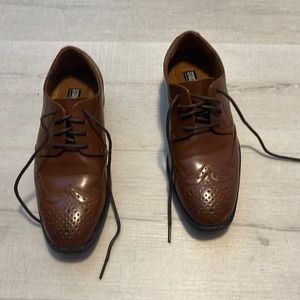 Boys Dressy Tan Oxford Dress Shoe Size 2